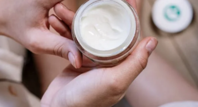 Descubra como comprar produtos para a pele.
